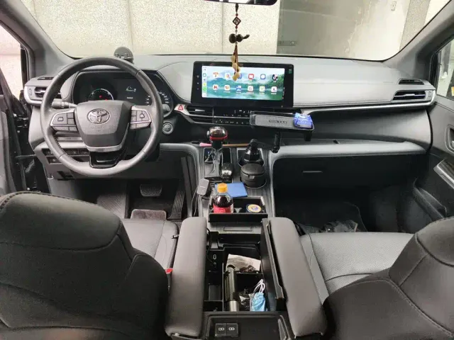 Toyota Sienna — Фото автомобиля 12