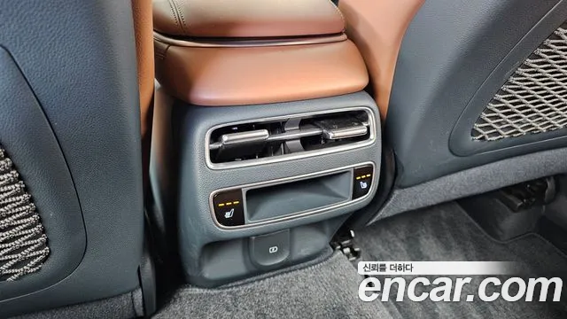 Genesis GV70 2.5T Бензин 2WD — Фото автомобиля 18
