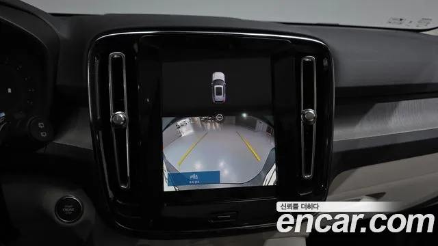 Volvo XC40 — Фото автомобиля 14