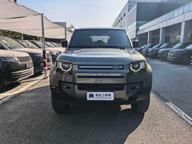 Land Rover Defender — Фото автомобиля 3