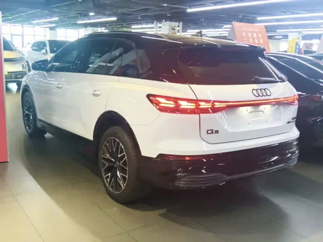 Audi Q5 e-tron — Фото автомобиля 4