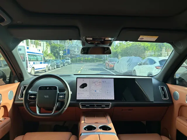Li Auto L8 — Фото автомобиля 6