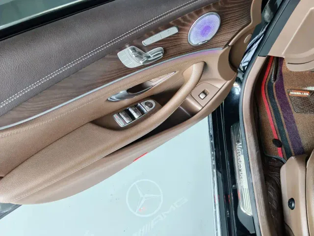Mercedes-Benz E-Class — Фото автомобиля 13