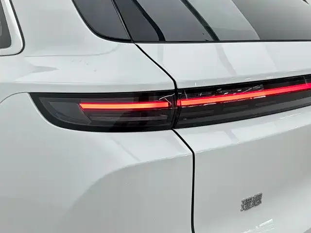 Li Auto L6 — Фото автомобиля 18