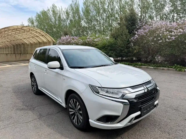 Mitsubishi Outlander — Фото автомобиля 2