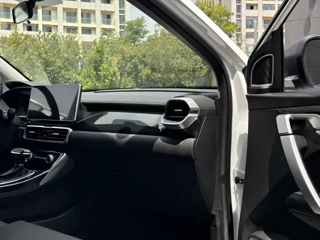 Geely Binyue — Фото автомобиля 23