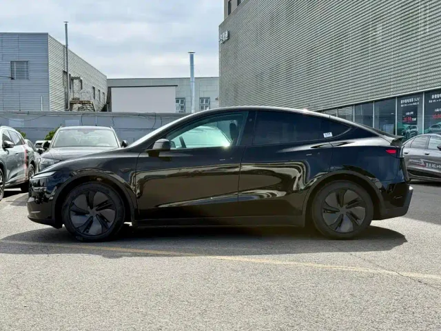Tesla Model Y — Фото автомобиля 2