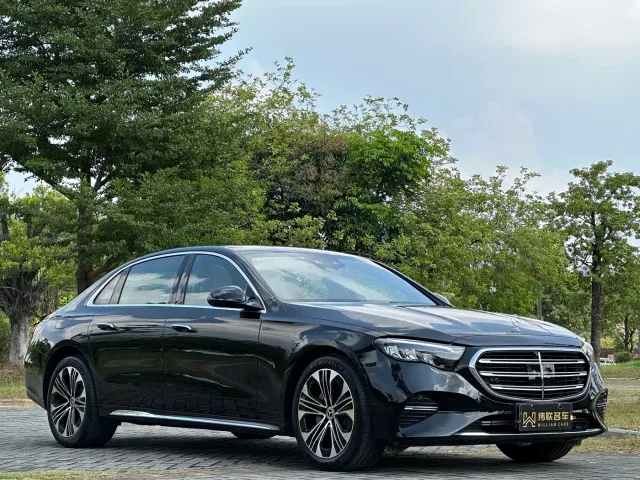 Mercedes-Benz E-Class — Фото автомобиля 3