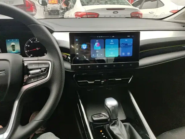 Roewe i5 — Фото автомобиля 12