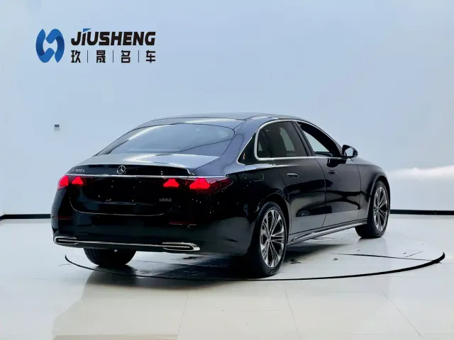 Mercedes-Benz E-Class — Фото автомобиля 6