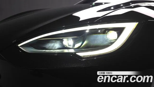 Tesla Model S — Фото автомобиля 7