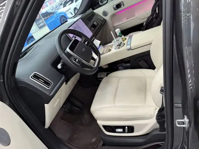 Li Auto L8 — Фото автомобиля 14