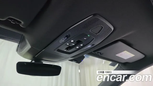 Porsche Macan Electric — Фото автомобиля 23