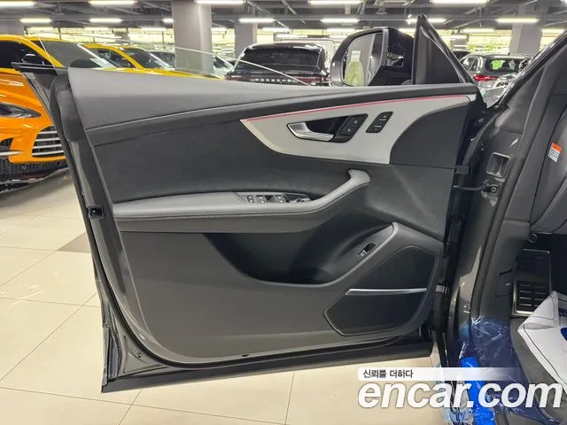 Audi Q8 55 TFSI quattro Premium — Фото автомобиля 10