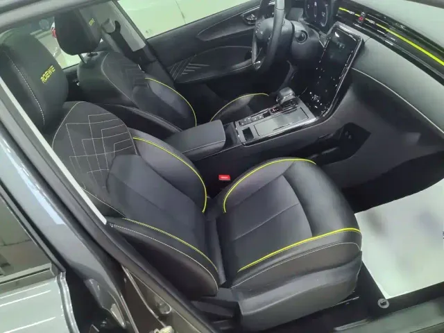 Roewe RX5 — Фото автомобиля 19