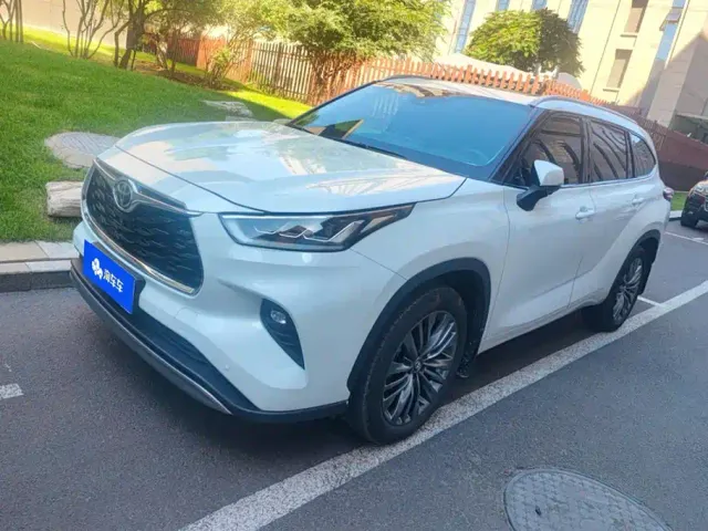 Фотография автомобиля — Toyota Highlander