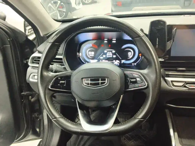 Geely Emgrand — Фото автомобиля 10