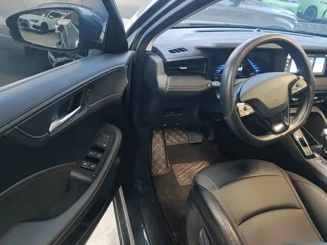 Roewe i5 — Фото автомобиля 15