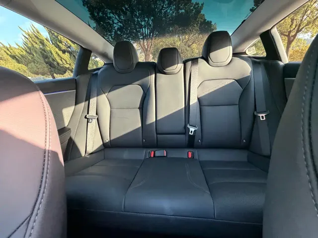 Tesla Model 3 — Фото автомобиля 14