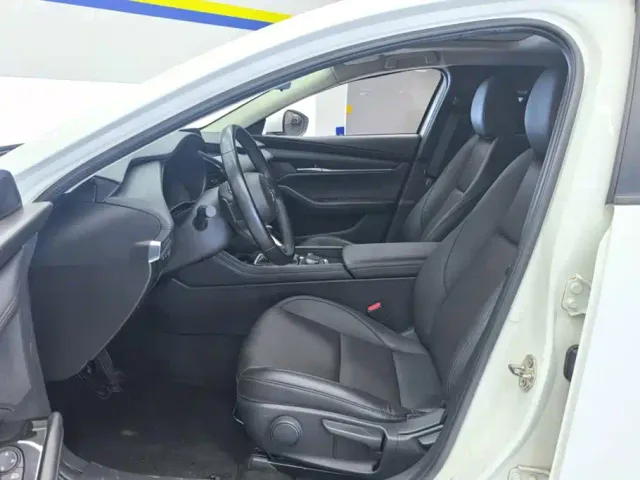 Mazda Axela — Фото автомобиля 9