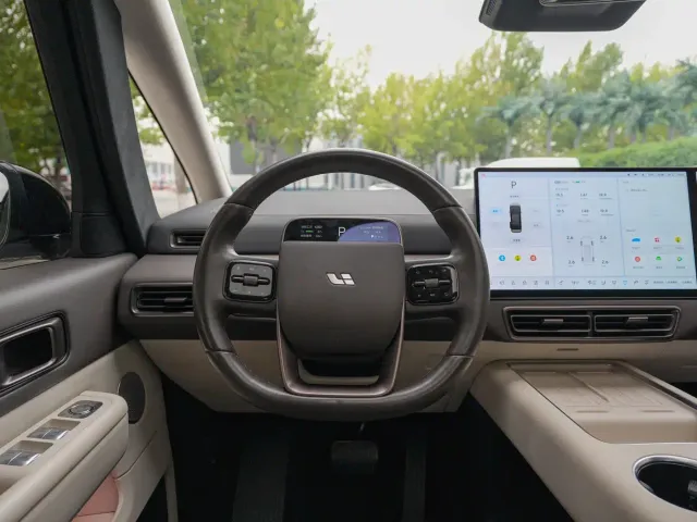 Li Auto MEGA — Фото автомобиля 9