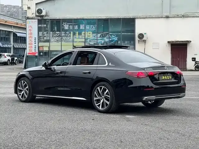 Mercedes-Benz E-Class — Фото автомобиля 16