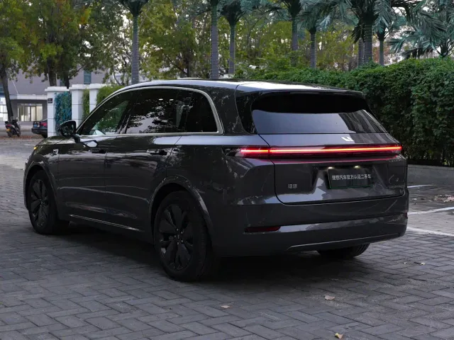 Li Auto L7 — Фото автомобиля 7
