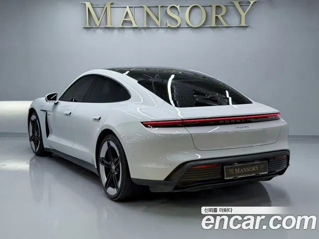 Porsche Taycan — Фото автомобиля 2