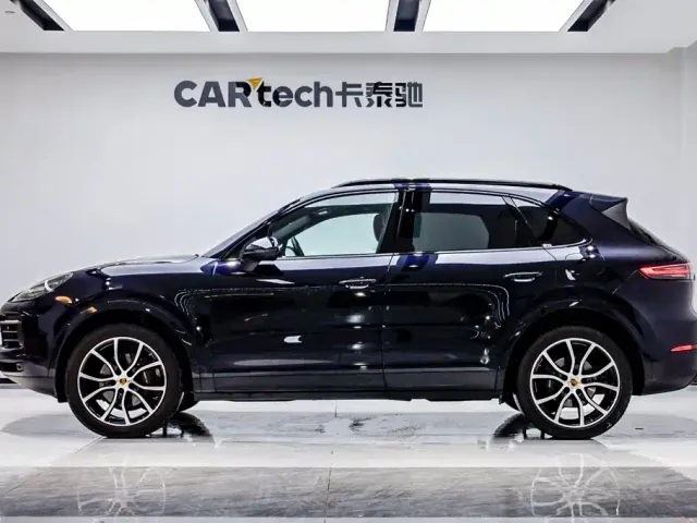 Porsche Cayenne New Energy 2023 Cayenne E-Hybrid 2.0T Platinum Edition — Фото автомобиля 3