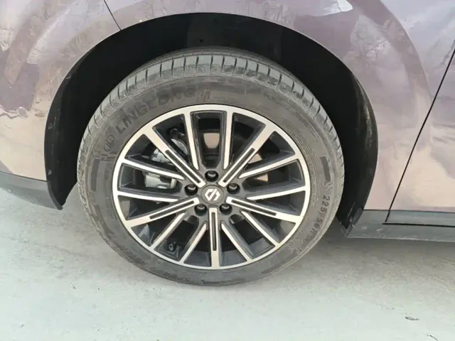 Leapmotor B10 — Фото автомобиля 24