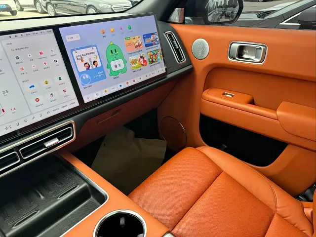 Li Auto L8 — Фото автомобиля 11