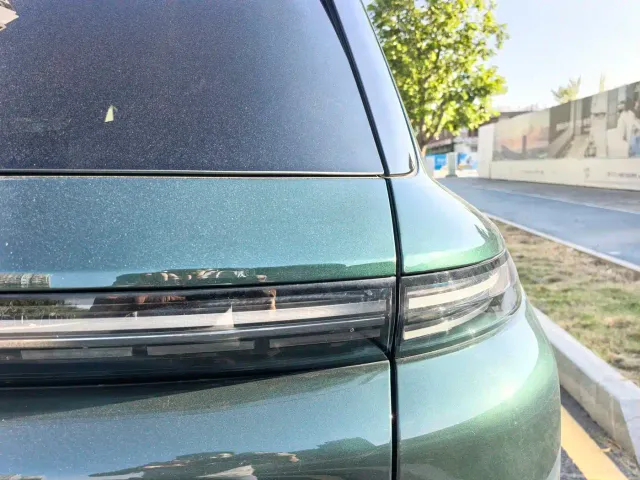 Li Auto L8 — Фото автомобиля 14
