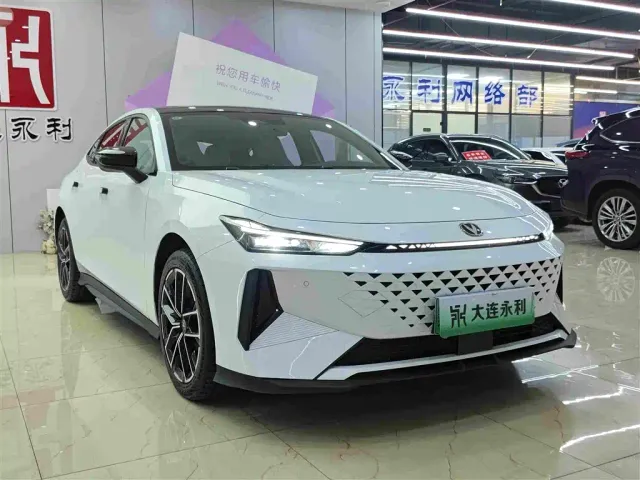 Changan UNI-V — Фото автомобиля 4