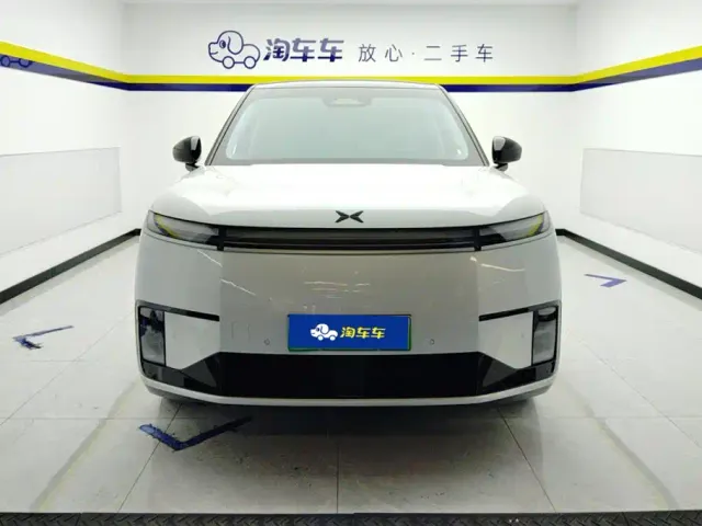 Xpeng GX — Фото автомобиля 2