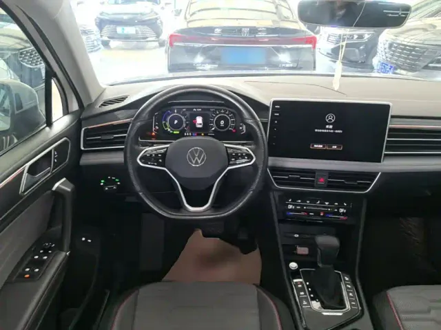 Volkswagen Tiguan L PHEV — Фото автомобиля 10