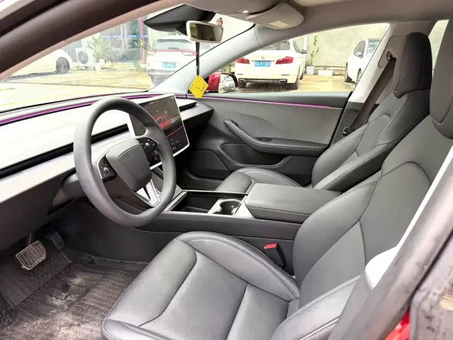 Tesla Model 3 — Фото автомобиля 4