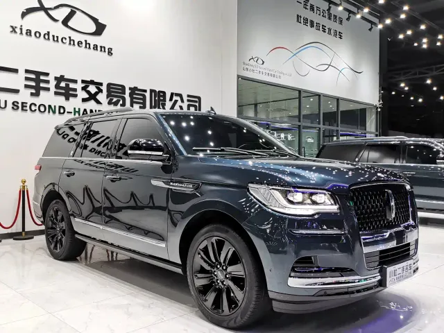 Фотография автомобиля — Lincoln Navigator