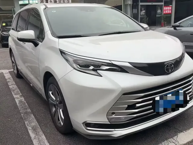 Фотография автомобиля — Toyota Sienna