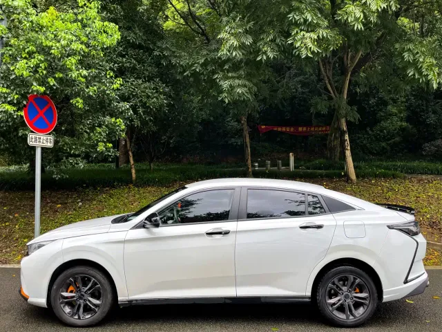 Dongfeng Yixuan — Фото автомобиля 4