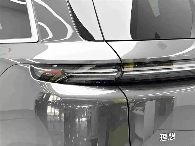 Li Auto L8 — Фото автомобиля 14