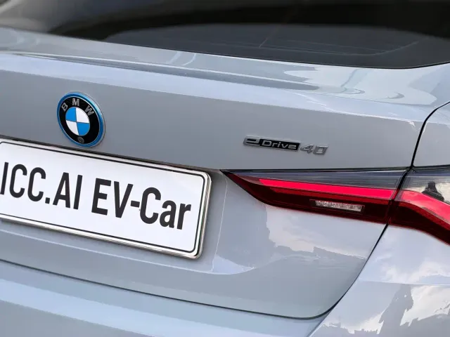BMW i4 — Фото автомобиля 12