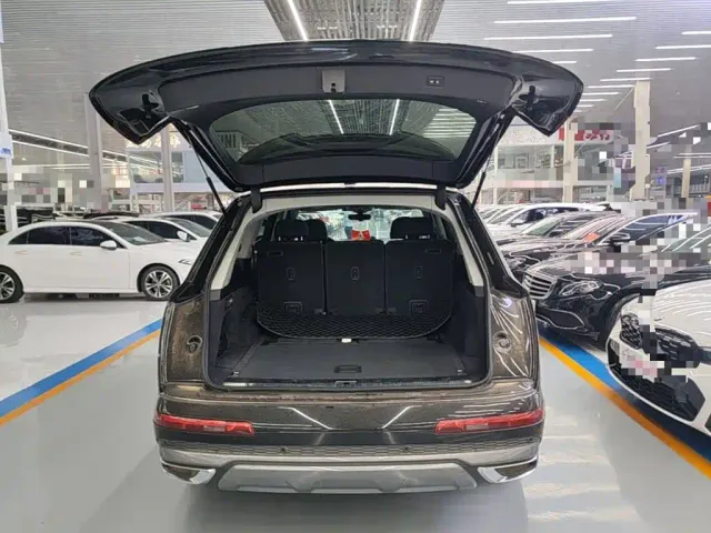 Audi Q7 — Фото автомобиля 18