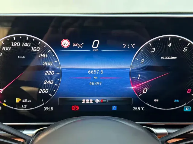Mercedes-Benz E-Class — Фото автомобиля 5