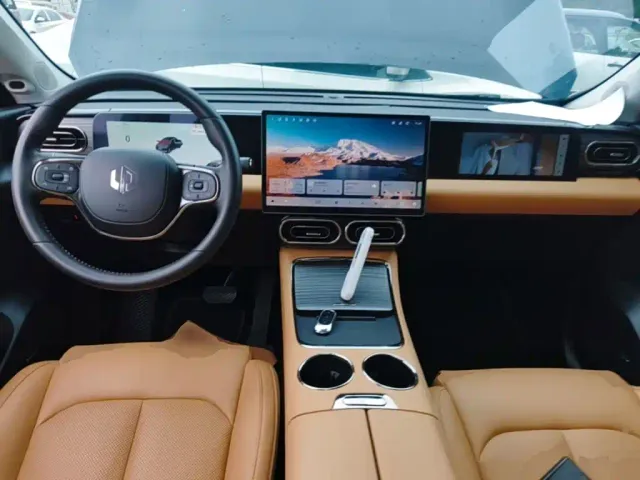 Leapmotor C11 — Фото автомобиля 9