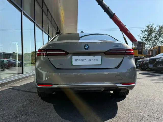 BMW i5 — Фото автомобиля 3