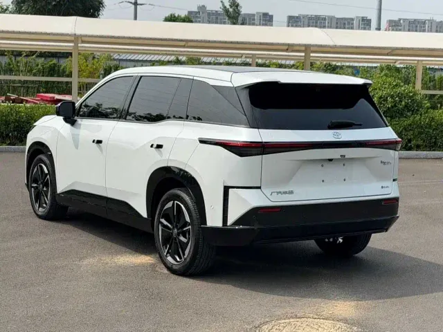 Toyota BoZhi 3X — Фото автомобиля 4