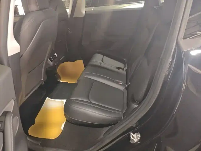 Tesla Model Y — Фото автомобиля 16