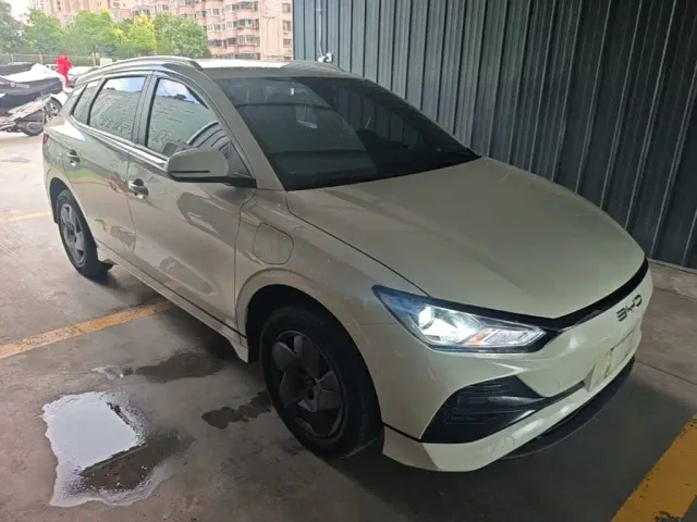 BYD e2 — Фото автомобиля 3