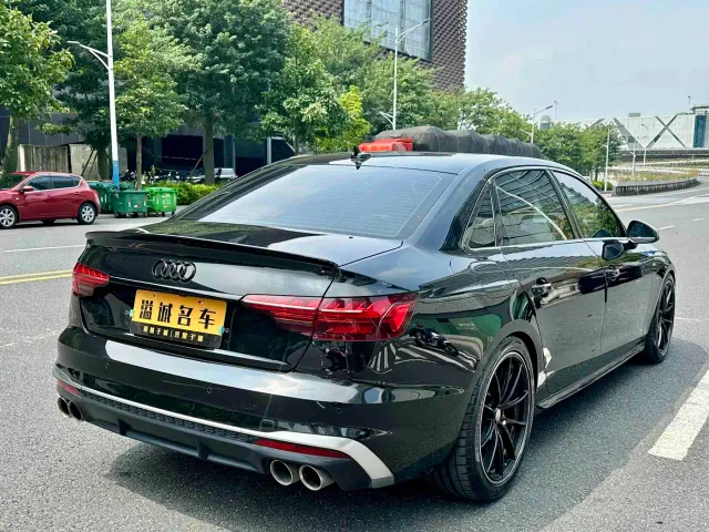Audi A4L — Фото автомобиля 12