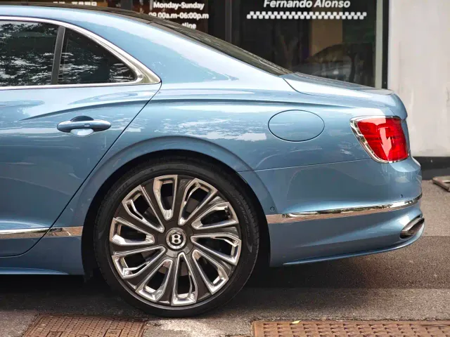 Bentley Flying Spur — Фото автомобиля 7